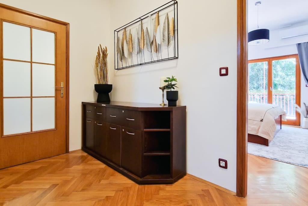 Kalliope, 200m Sea Apartment Kastela
